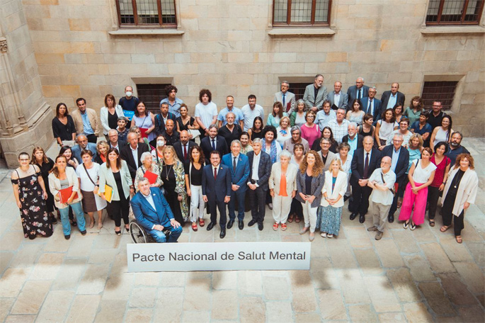 Els integrants del Pacte Nacional de Salut Mental, en una foto de grup