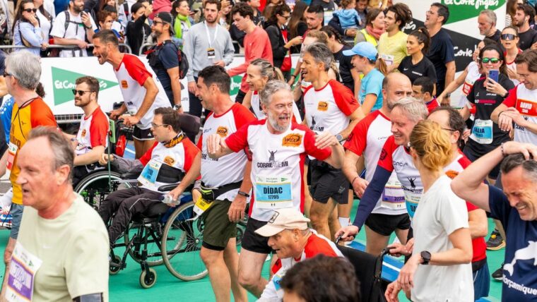 Persones amb diversitat de capacitats participant en una jornada esportiva